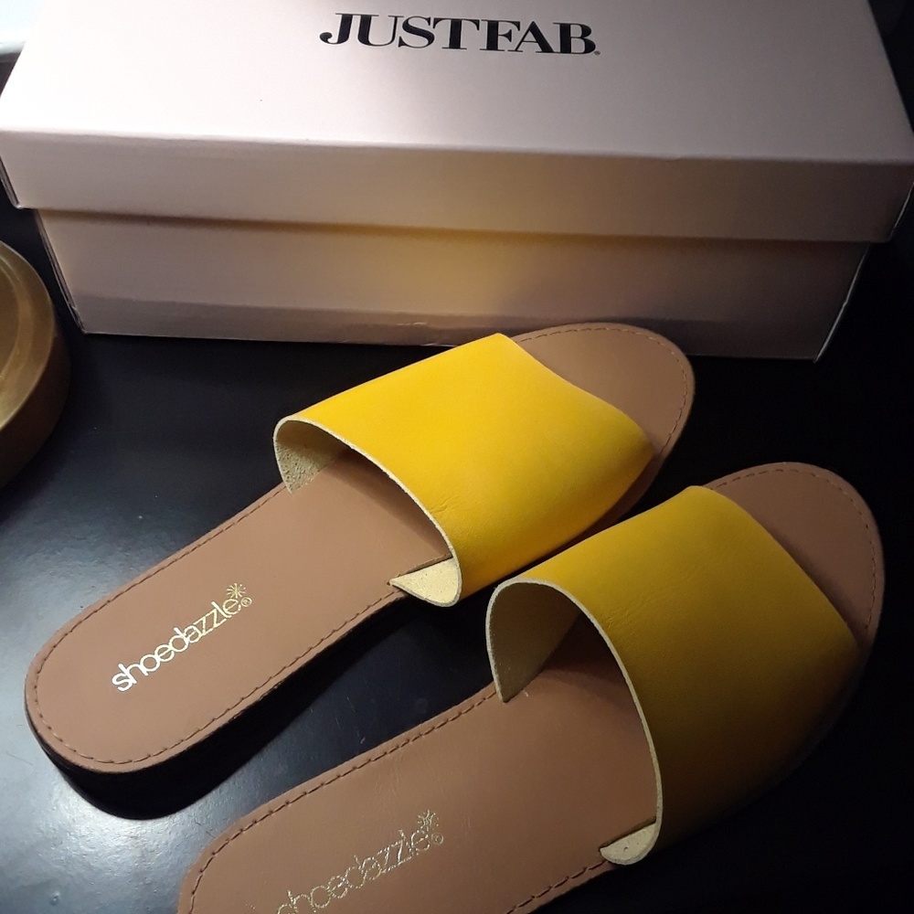 Size 8 yellow sliders
